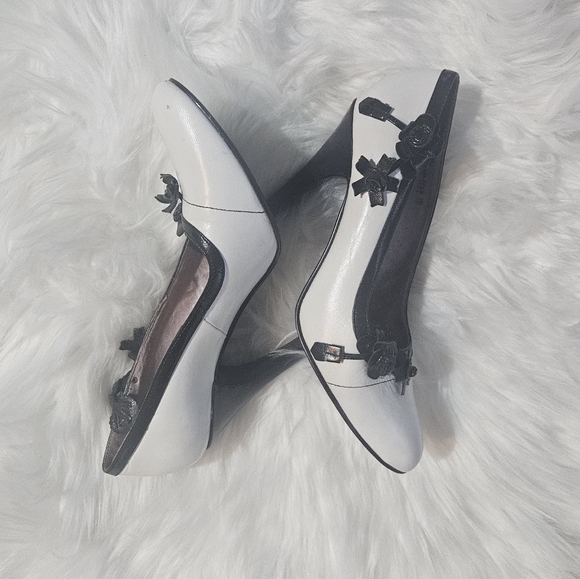 Vintage N.Y.L.A. Heels - Picture 2 of 14